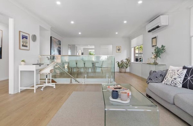 Hillview - Walk to City & Beach - Free Parking