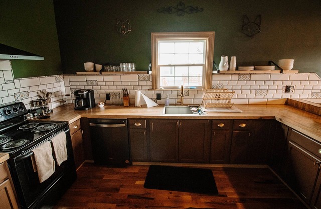 Hip Home Close to Downtown!