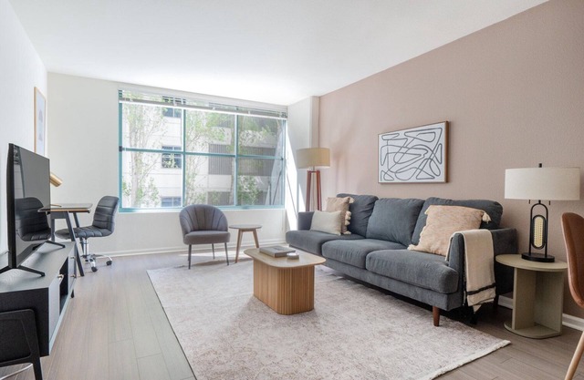 Hip South Beach 1BR w/Pool, Gym & Lounge, nr Dining, by Blueground