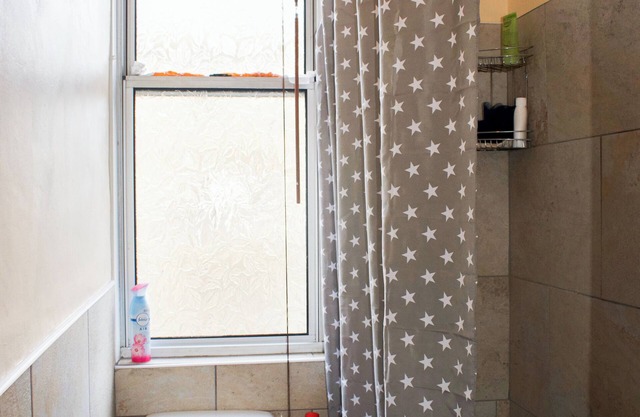 Historic 1BD Flat Near Central Edinburgh