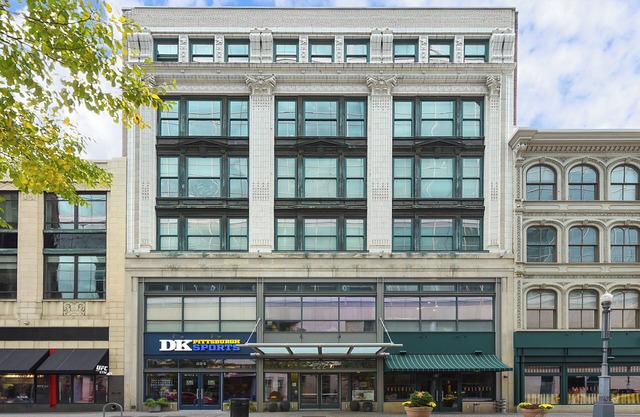 Historic 2 Bedroom Loft on Market Square - Private Terrace + Free Fitness Center
