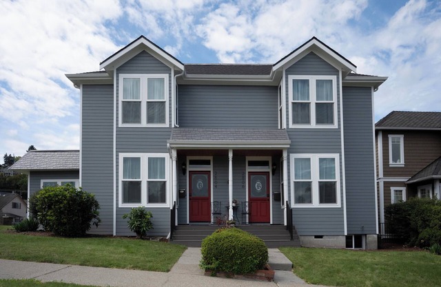 Historic 3-bedroom townhome in the heart of Old Town Tacoma with AC