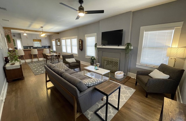 Historic Alta Vista Home-2bd 2ba + Office