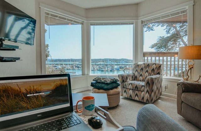 Historic Bay Front! Views of the Marina! Fully Stocked Kitchen! Walk to Everything!