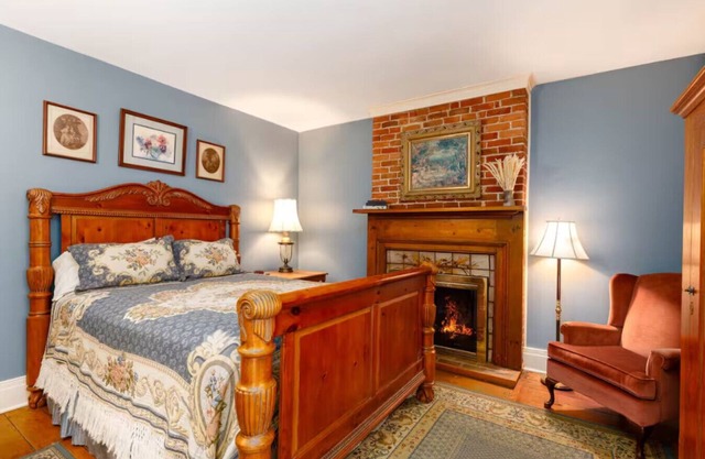 Historic Briarstone Inn Queen Bedroom