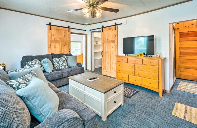 Historic Cabin Retreat Steps to Okoboji Lake