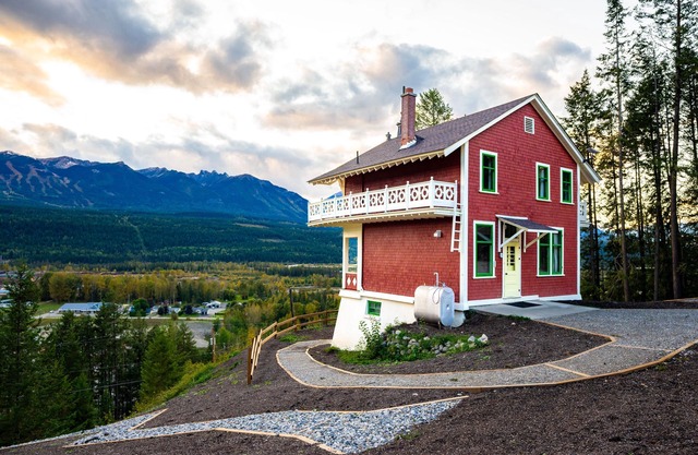 Historic Chalet w/Easy Access to Top Attractions