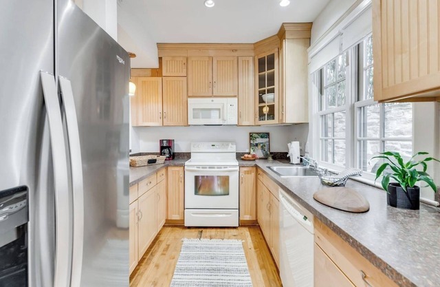 Historic Charm w/Modern Comfort Near UVA Grounds