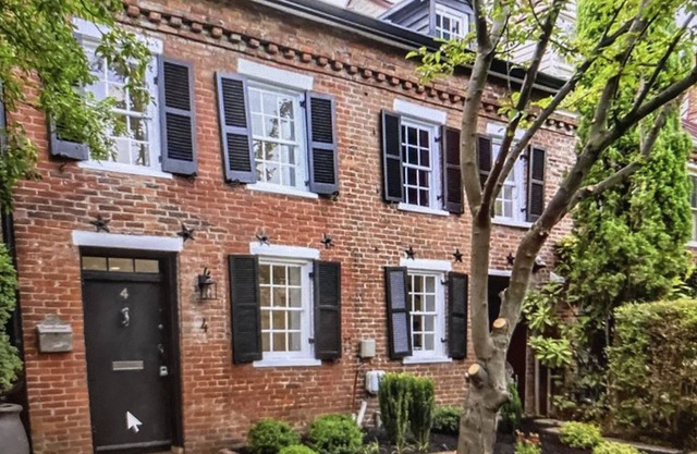 Historic Charm with modern luxury- Renovated 1790s home 1 block from Potomac!