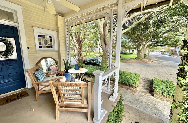 Historic Cottage on Greene Square – Walk to River Street, Downtown Savannah,SCAD