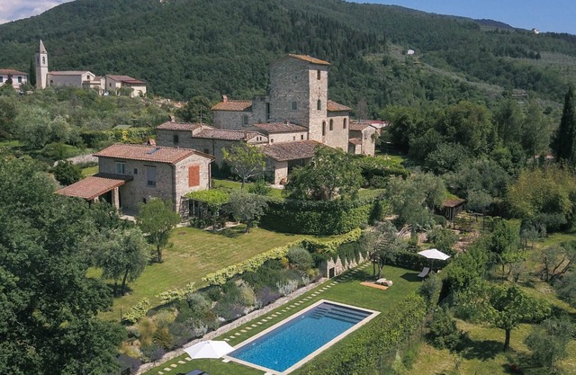 Historic design retreat near Florence (sleeps 12 comfortably/up to 15)
