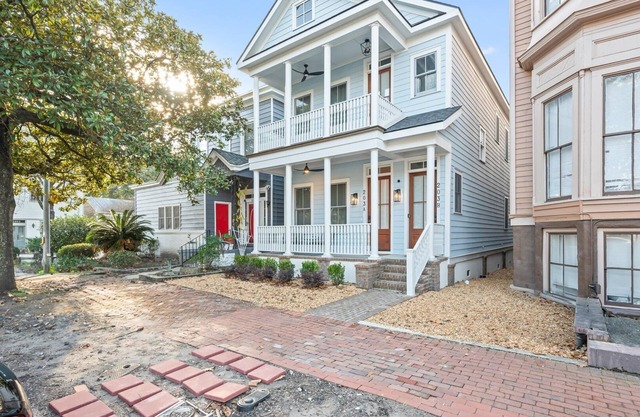 Historic District Gem - 2BR/2BA, Walk to Forsyth Park - Upper Level