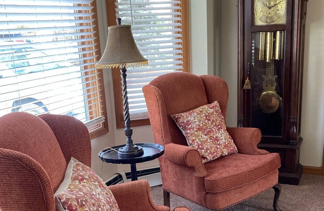 Historic Downtown Home - Walk to the lake and restaurants!