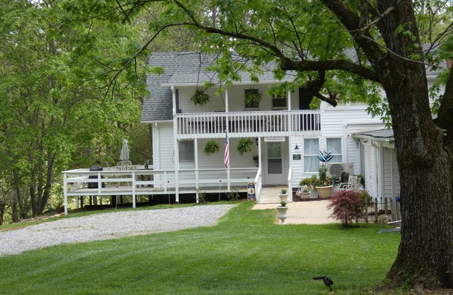 Historic Farmhouse Guest Quarters