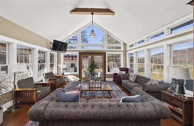 Historic farmhouse w/private Catskill Creek access. Close to skiing and hiking.
