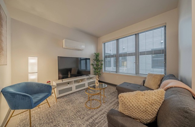 Historic Hidden Gem 1 BR High Speed WI-FI Gymn