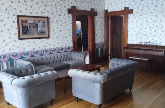 Historic Hideaway. Hiking, Fishing, Swimming At Lake Or River Nearby. sleeps 25n