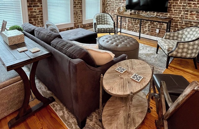 Historic Hideaway On The Square #5