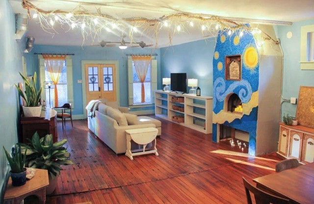 Historic home and HOT TUB~ In Flat Rock