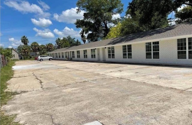 Historic Iris St Lake Charles #2