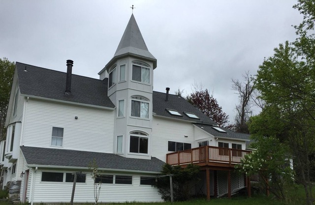 Historic Lenox 5 BR 5 BA renovated luxury house on 6 acres Minutes to Tanglewood