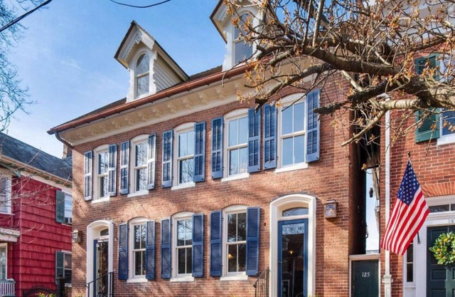 Historic luxury townhouse in the heart of downtown Chestertown