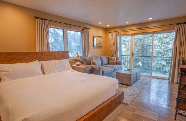 Historic Mainstreet Park City - Junior Suite #44 - Cleaning fees included!
