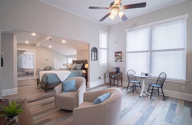 Historic Studio Apartment by Marietta Square!