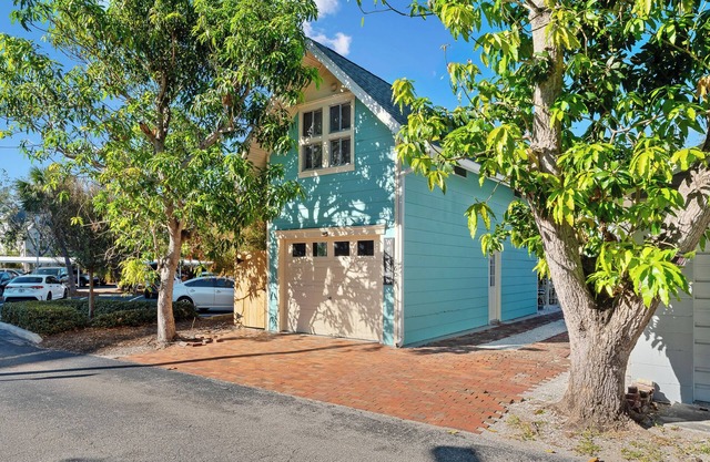 Historic Studio Carriage House, 15min to Beach