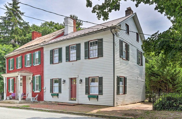 Historic Townhome in Downtown Shepherdstown!