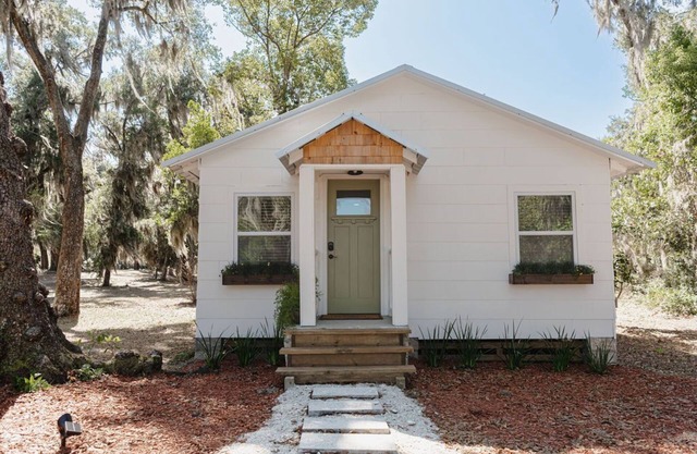 Historical Darien Cottage
