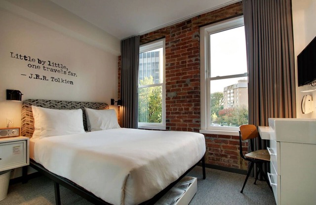 Hive King, Hotel Hive, Welcoming Ambience, Steps to National Mall