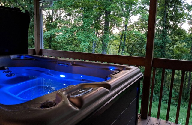 ⧫Hocking Hills Bearway to Heaven, Theater Room! Views, Hot tub, Bearific! 🔼