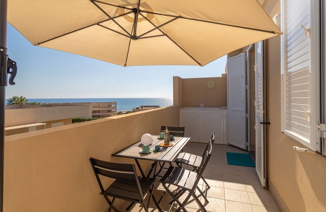 Holiday Accommodation "Brezzadisudest" with Wi-Fi and private outdoor area