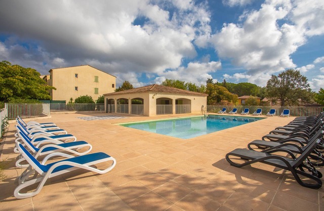 Holiday Apartment with Mountain View, Shared Pool and Wi-Fi