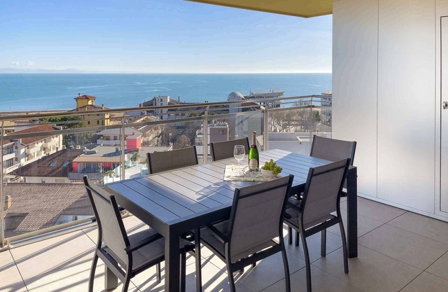 Holiday apartment with balcony, air conditioning and internet