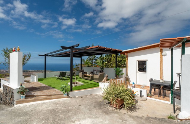 Holiday Apartment "Rincon De Los Hernandez" with Sea View, Balcony & Wi-Fi