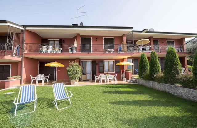 Holiday apartment with terrace and beautiful lake view