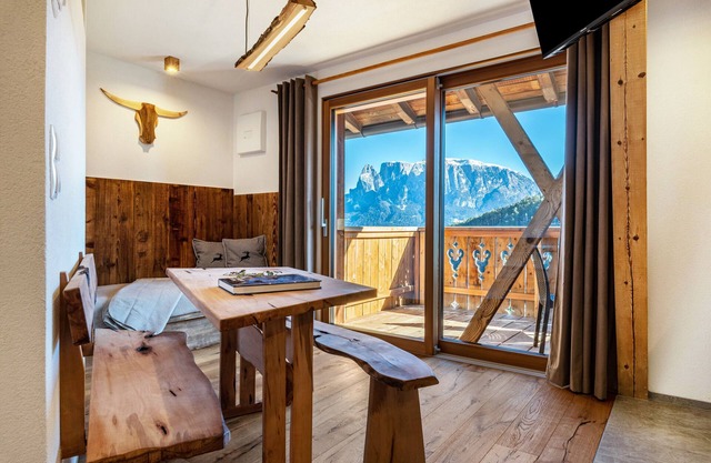 Holiday Apartment "Aschnerhof Holzherz" with Mountain View, Private Balcony & Wi-Fi