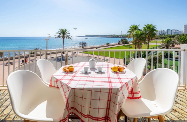 Holiday Apartment Cala Nau Blau Turquesa with Sea View, Private Covered Terrace & Balcony
