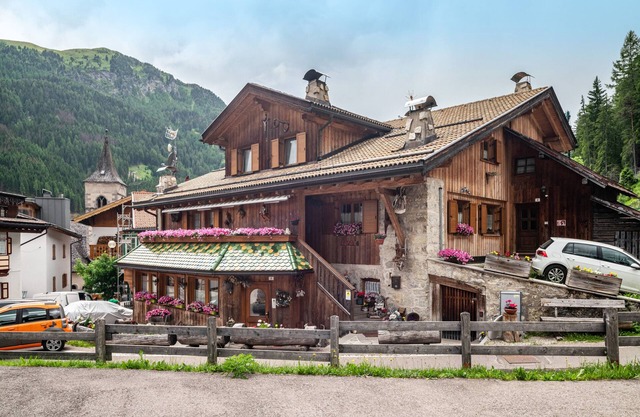 Holiday Apartment "Cesa San Florian Apartment 2" with Mountain View & Wi-Fi