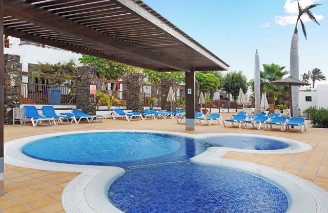 Holiday Apartment "Playa Flamingo 37" with Shared Pool, A/C & Wi-Fi
