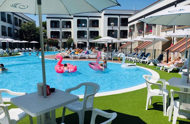 Holiday apartment with outpool