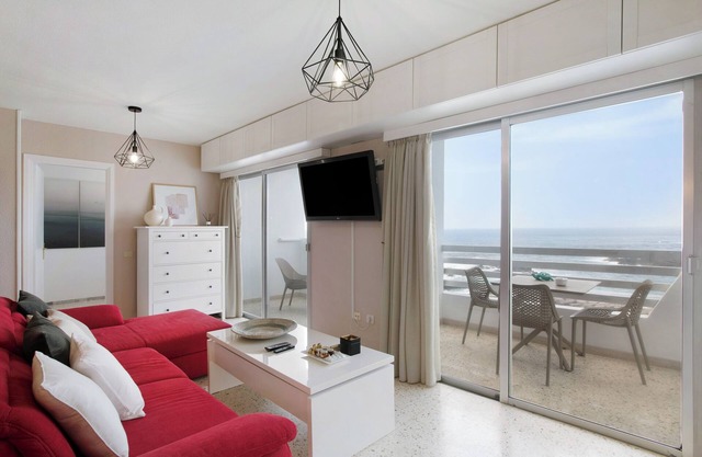 Holiday Apartment 'Vv Tamara Sunset Suite' with Sea Views, Private Terrace and Wi-Fi