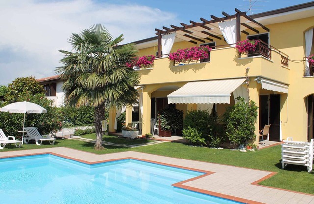 Holiday apartment with an outdoor pool and WiFi