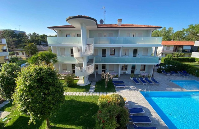 Holiday apartment with communal pool and air conditioning