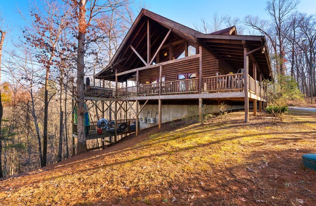 Holiday Cabin - Mr Lake Lure Vacation Rentals - Dog Friendly - Fire Pit