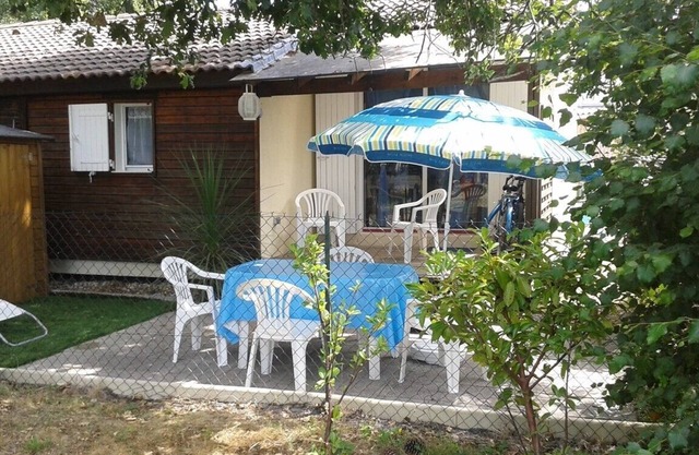 Holiday chalet between lake and ocean