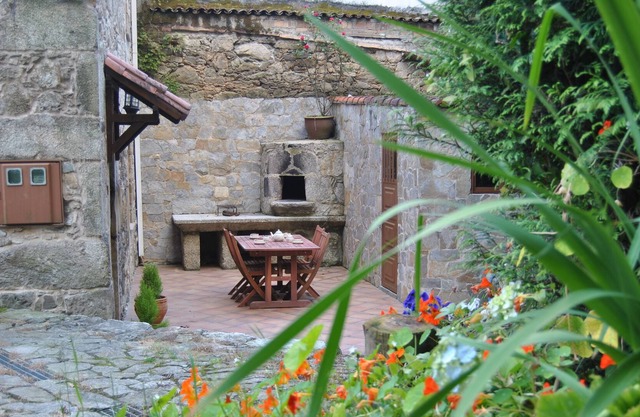 Holiday cottage, is rented complete, near the beach and the mountains.