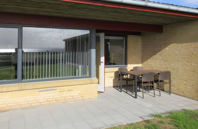 Holiday flat/apartment w/ beautiful fjord view over Dråby Vig. Near Hanklit.